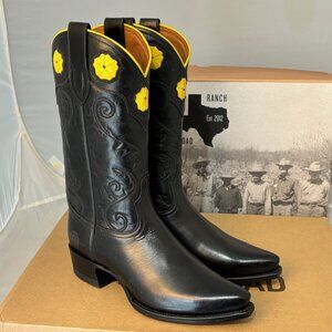 Ranch Road Rosette Tall Featuring Yellow Rose of Texas Detail